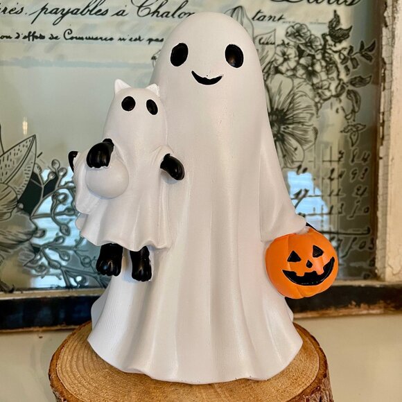 NEW Goblin & Ghoul Ghost Holding Black Cat Ghost Figurine - Picture 1 of 2